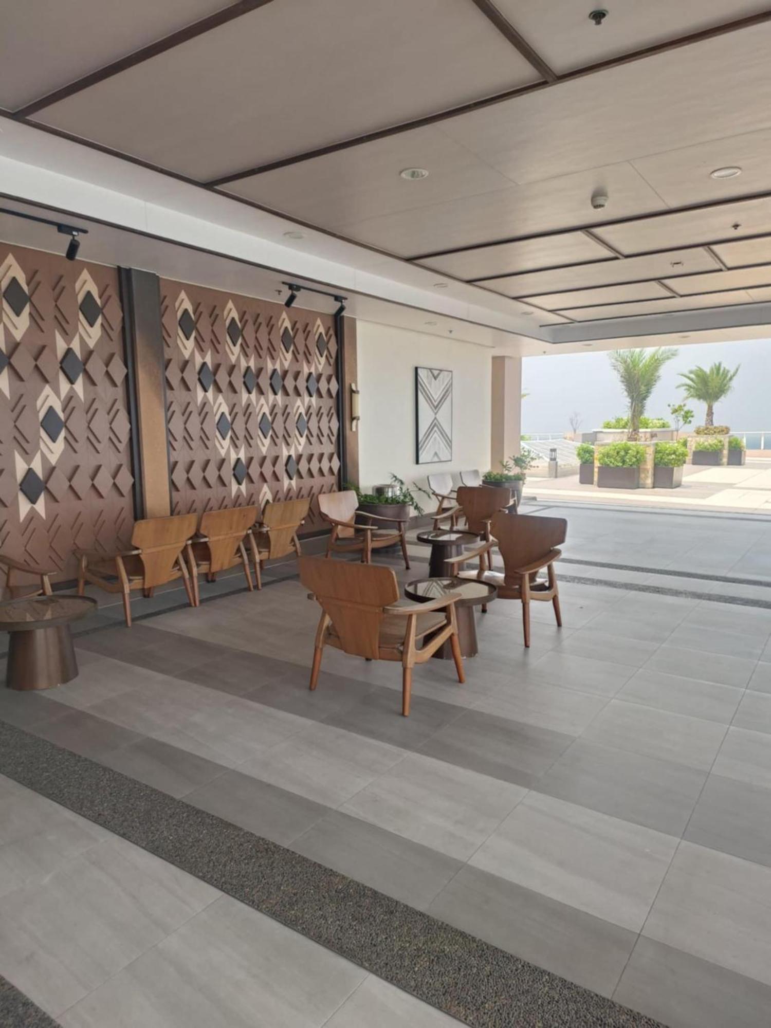 Infina Towers Aparthotel เกซอนซิตี้ ภายนอก รูปภาพ