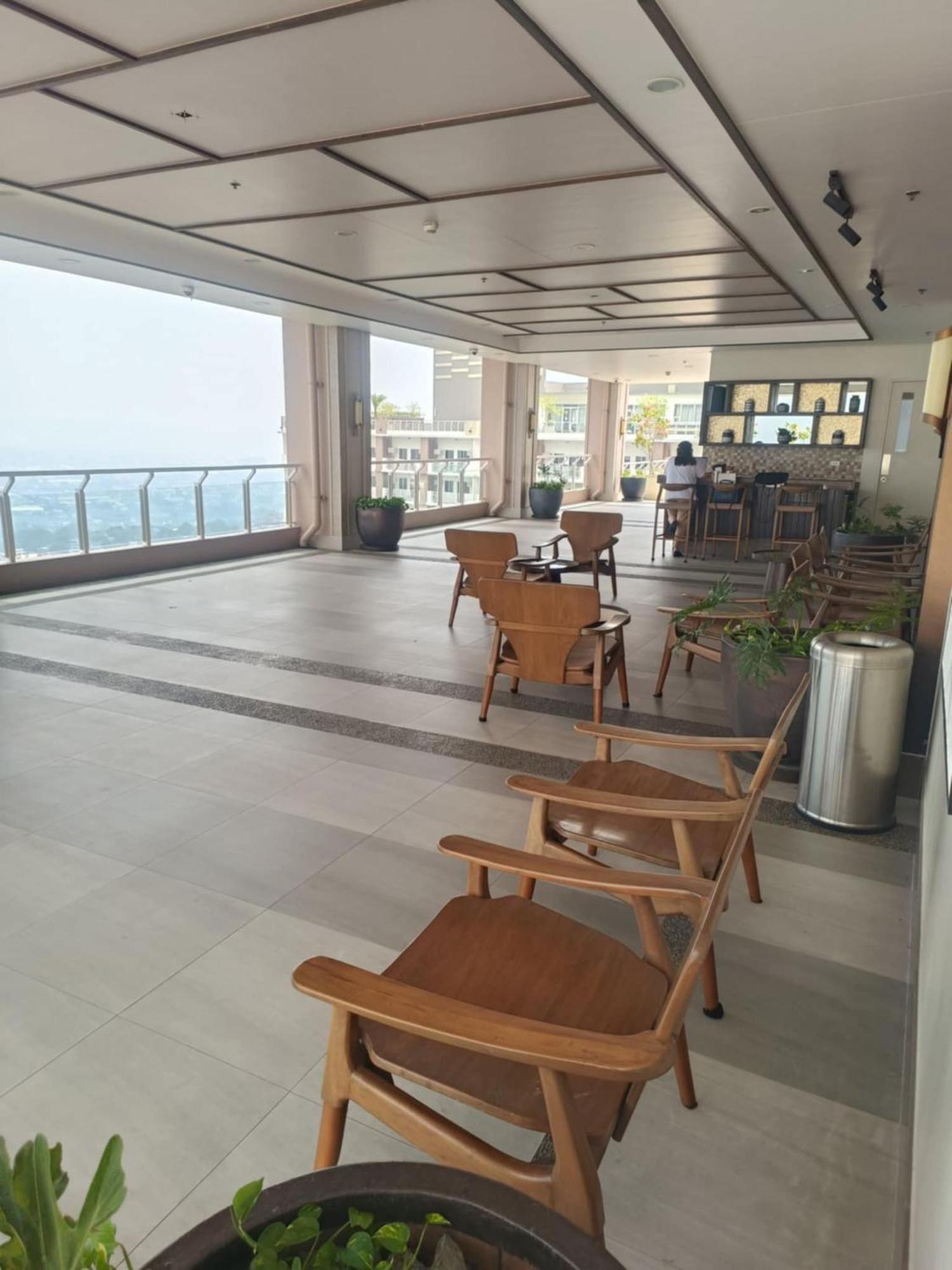 Infina Towers Aparthotel เกซอนซิตี้ ภายนอก รูปภาพ
