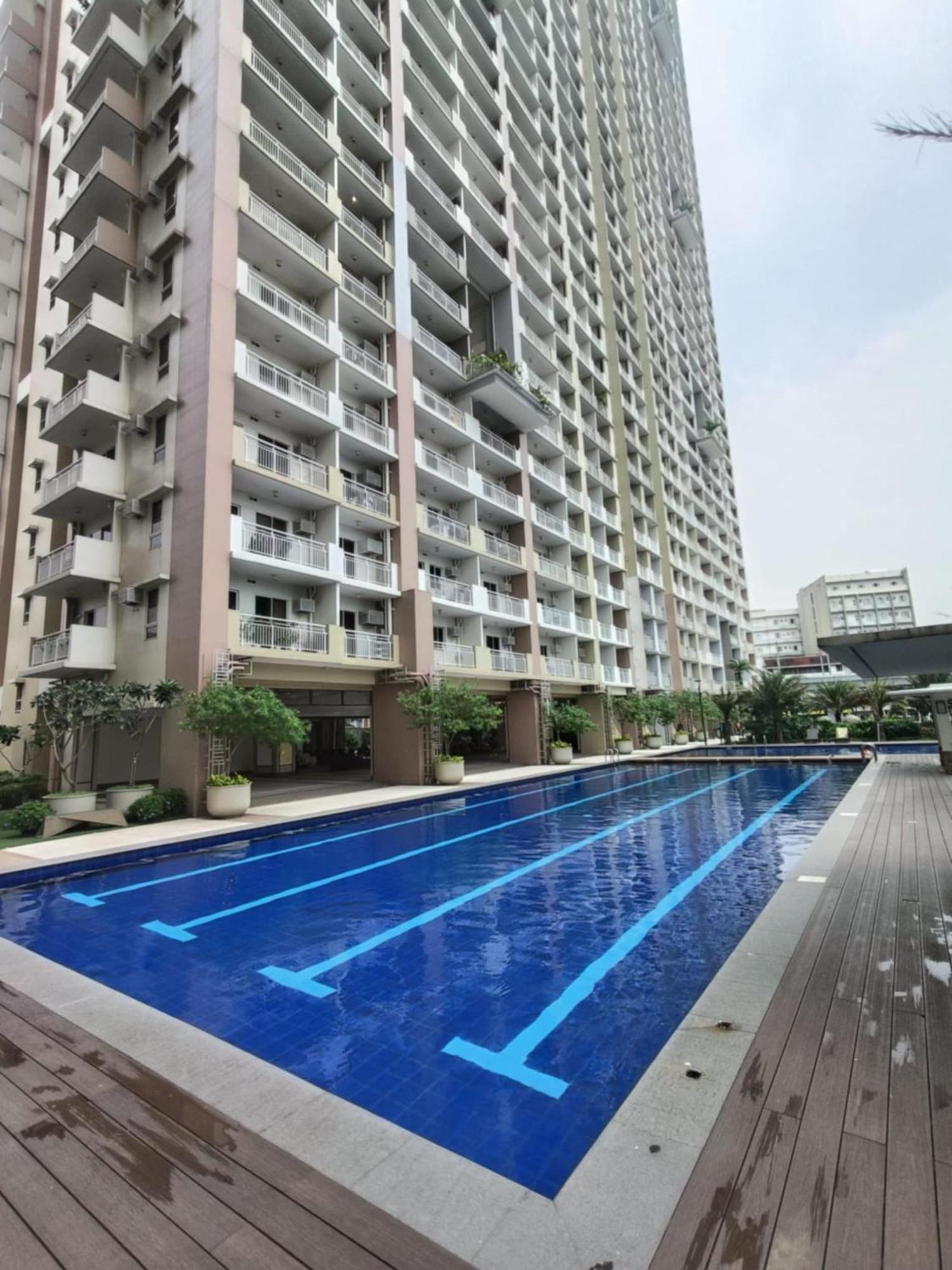 Infina Towers Aparthotel เกซอนซิตี้ ภายนอก รูปภาพ
