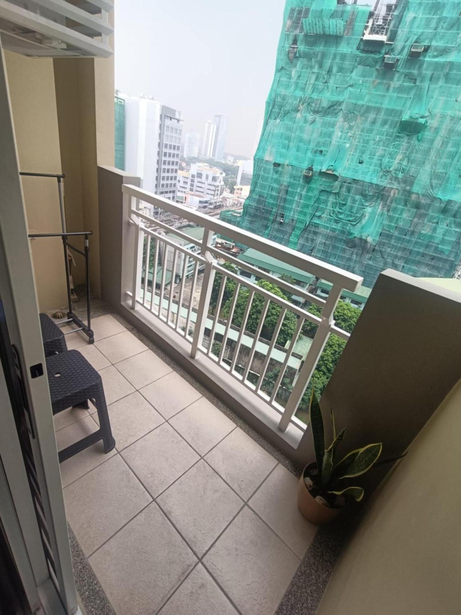 Infina Towers Aparthotel เกซอนซิตี้ ภายนอก รูปภาพ