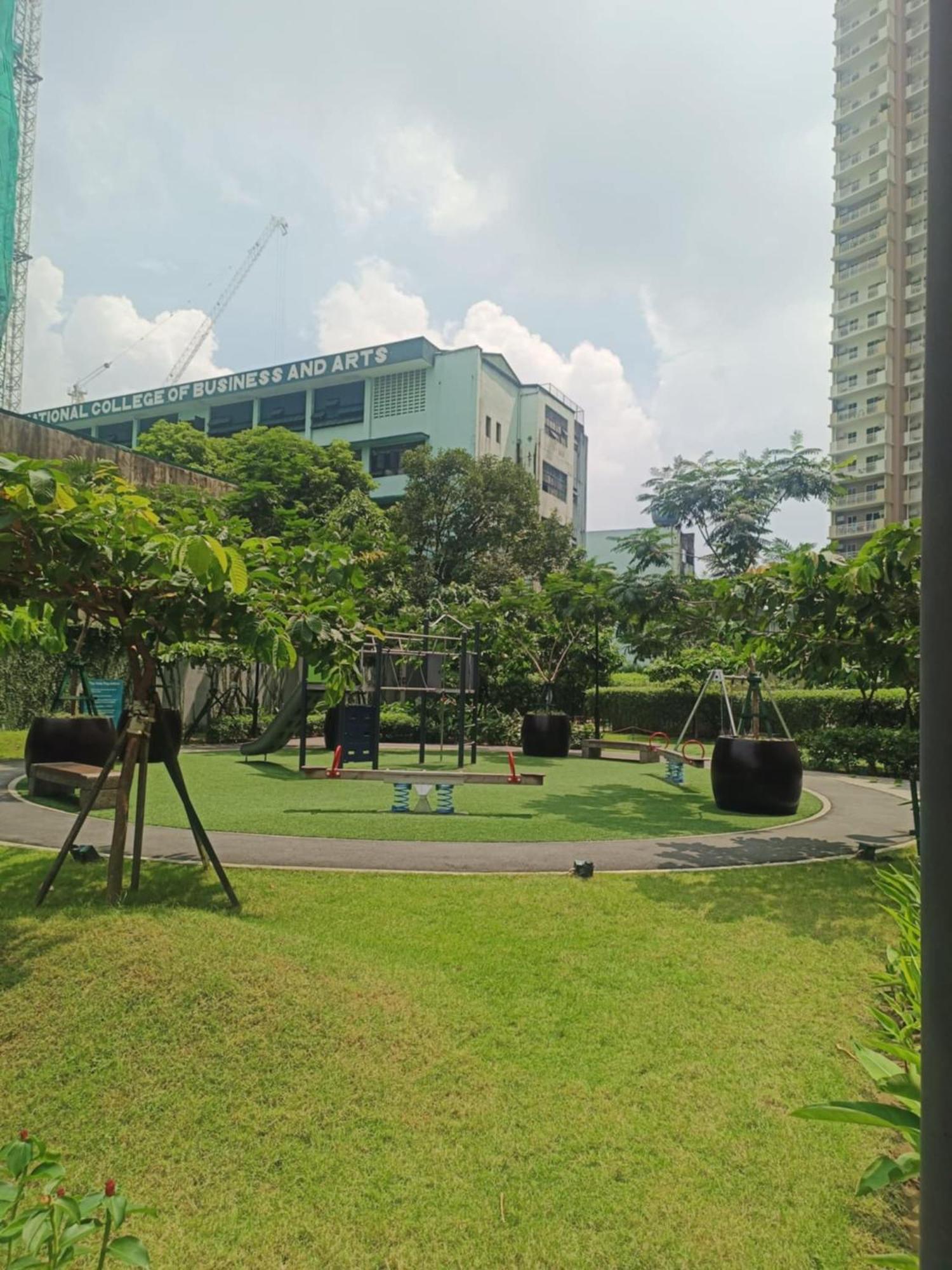 Infina Towers Aparthotel เกซอนซิตี้ ภายนอก รูปภาพ
