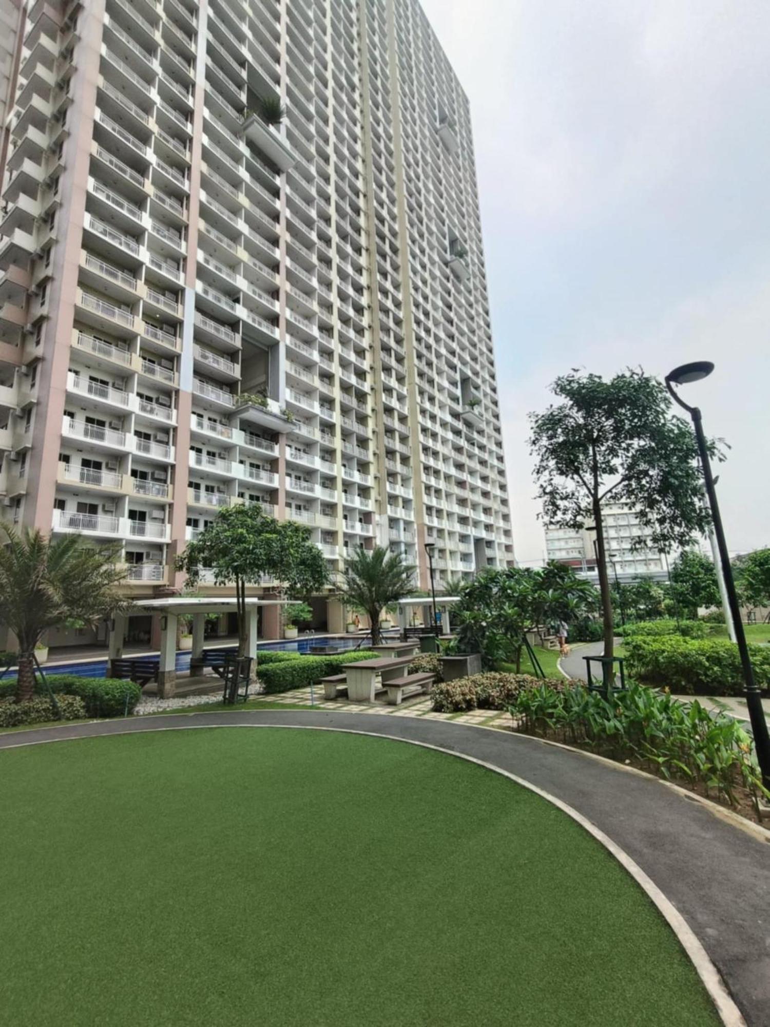 Infina Towers Aparthotel เกซอนซิตี้ ภายนอก รูปภาพ